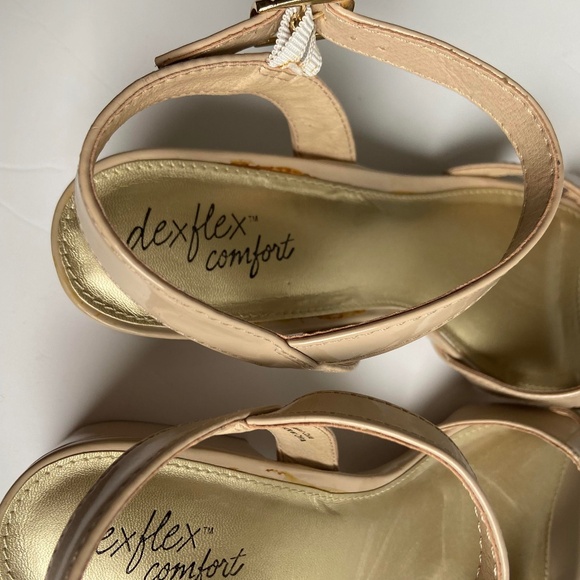 TAN STRAPPY SANDALS FAUX PATENT LEATHER COMFORT 9 WIDE GRAD SUMMER WEDDING PARTY - Picture 5 of 6